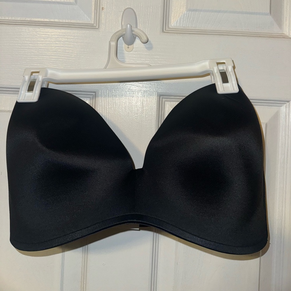 STRAPLESS BLACK BRA